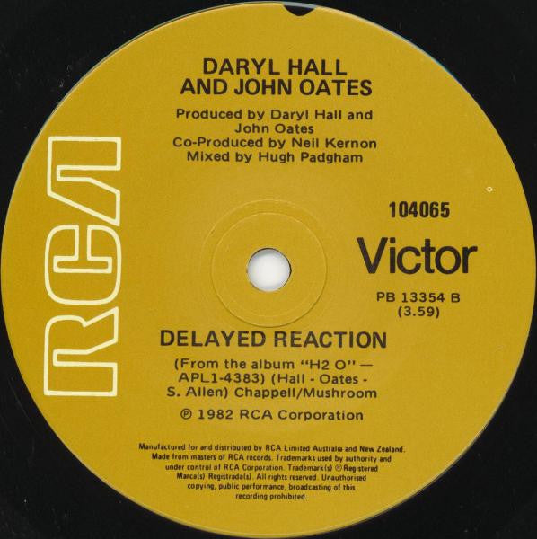 Daryl Hall & John Oates : Maneater (7", Single)