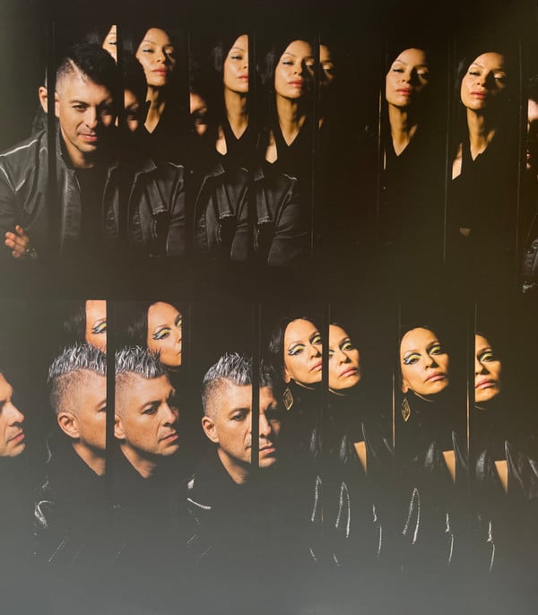 Rodrigo Y Gabriela : In Between Thoughts​.​.​. A New World (LP, Gol)